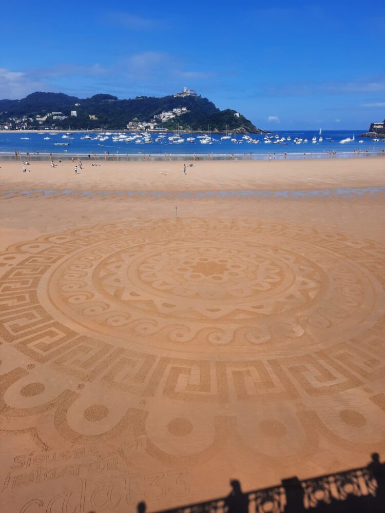 El famoso dibujante de la playa realizará una obra en La Concha por