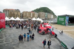 Lluvia jazz3 300x200 - El programa del Jazzaldia se mantiene pese a la lluvia, que desluce la jornada