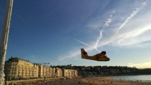 IMG 20190301 WA0023 300x169 - (VÍDEO) Un avión recoge agua en la Concha para operar en el incendio de Lesaka (Navarra)