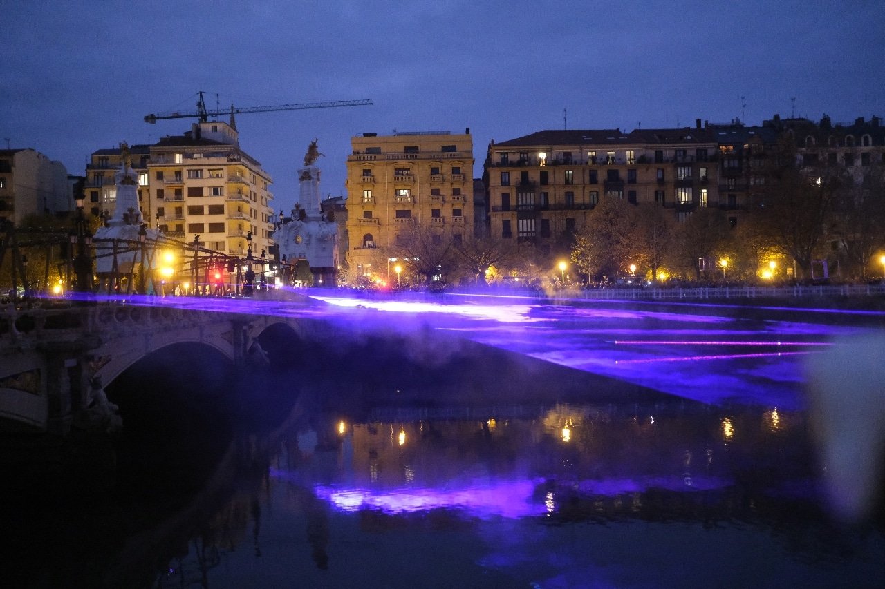 2022 1202 19422600 copy 1280x853 - Imágenes del encendido navideño en Donostia