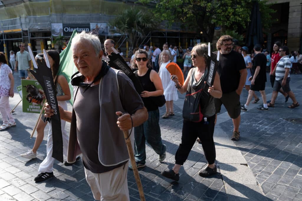 XE4S9416 1024x682 - Cientos de personas se manifiestan en San Sebastián contra las corridas de toros