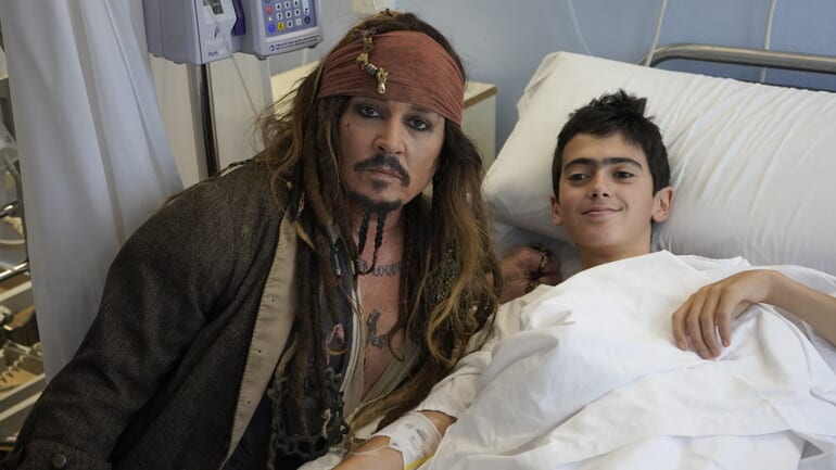 Jack3 - Johnny Depp vuelve a vestirse de Jack Sparrow para visitar a los pequeños del Hospital Donostia