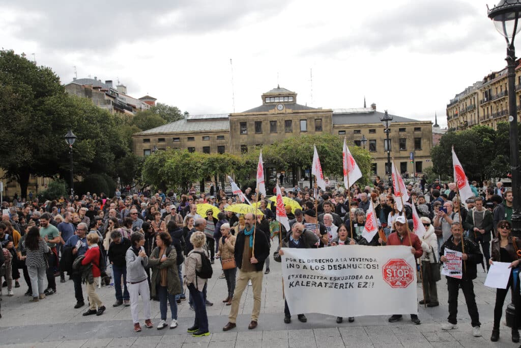 IMG 8489 1024x683 - Marcha crítica con el turismo en Donostia: "Este modelo económico nos ahoga"