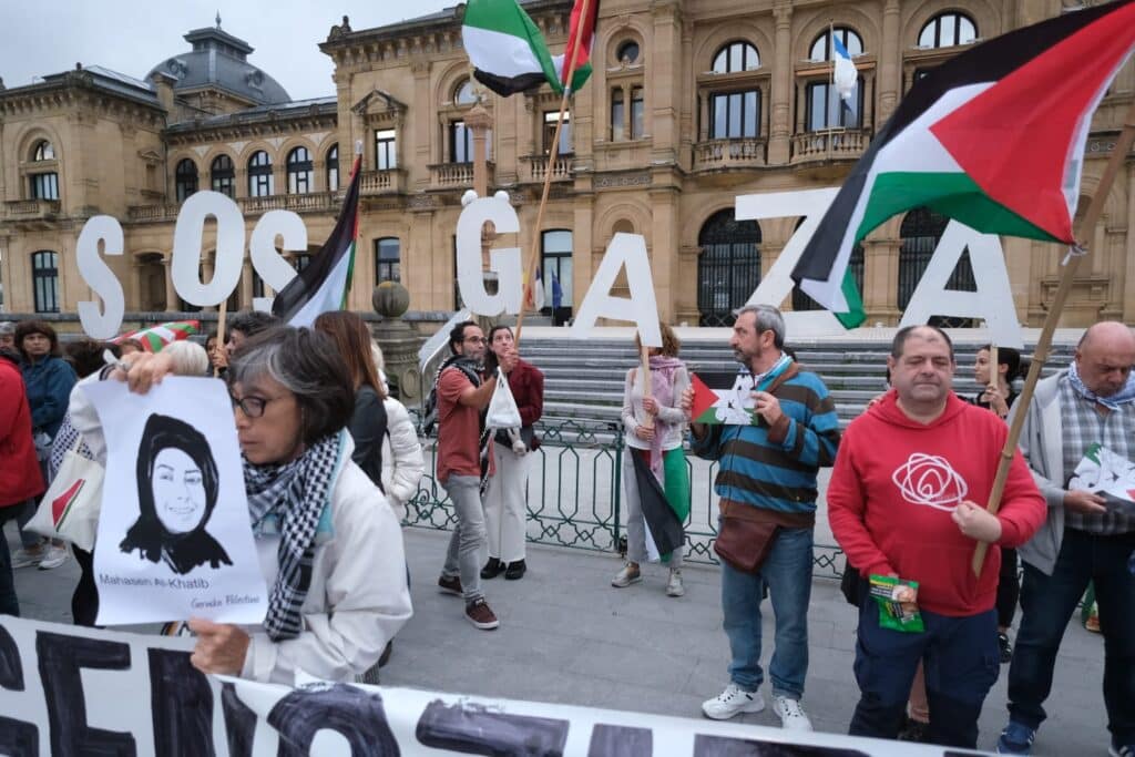 WhatsApp Image 2024 10 21 at 19.31.33 Donostia se suma a las concentraciones "contra el genocidio palestino" realizadas por todo el territorio