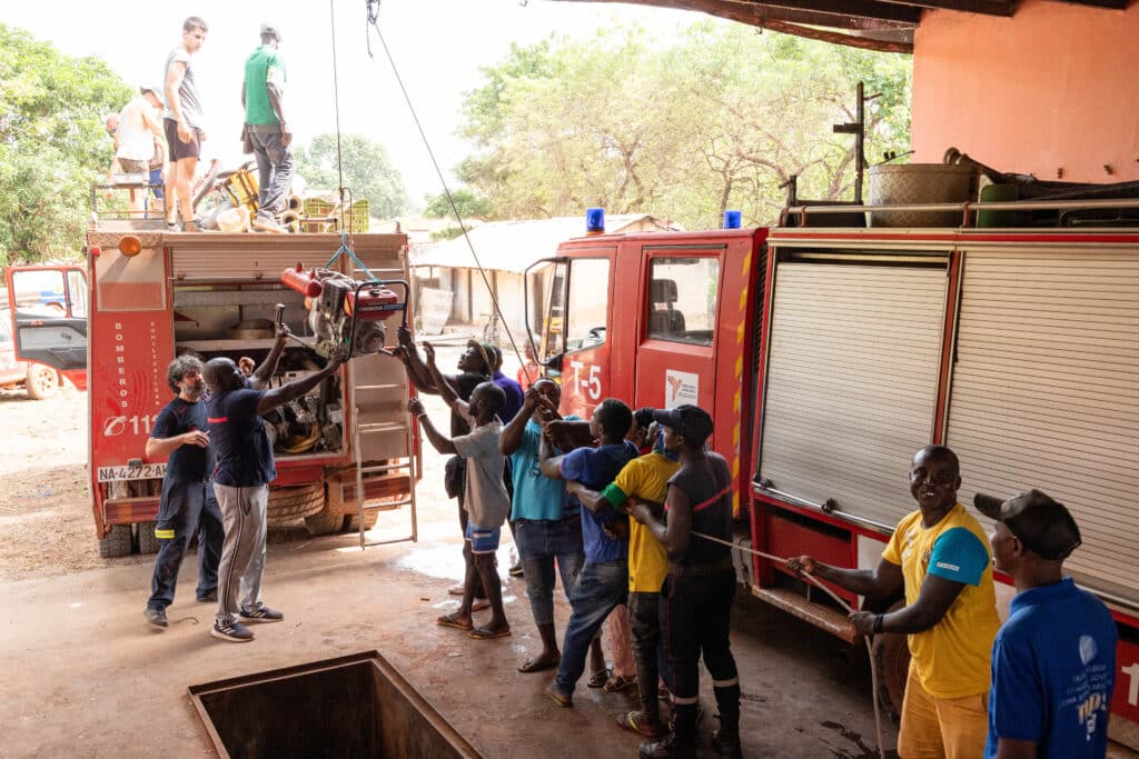 10.31. Bafata Dia 1 21 1024x683 - Seis voluntarios con dos vehículos de bomberos viajan desde Donostia a Bafatá (Guinea Bissau)