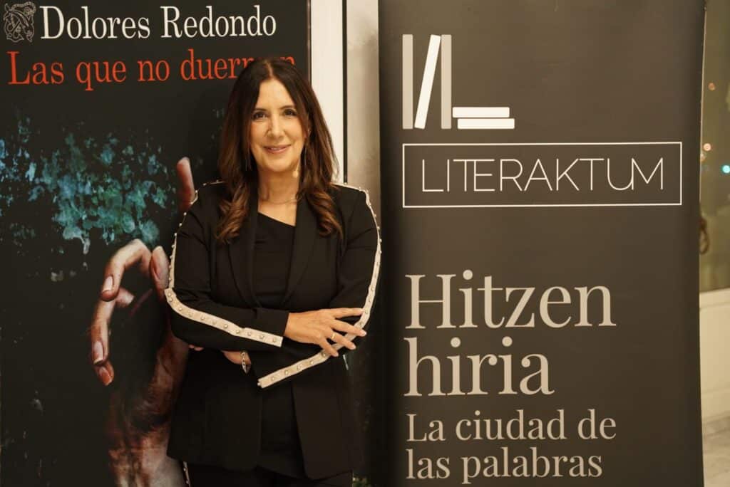 Dolores1 1024x684 - Dolores Redondo dedica su novela "a las mujeres que no obedecieron"