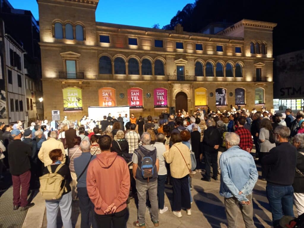 WhatsApp Image 2024 11 06 at 18.23.42 1024x768 - Música en Donostia para recibir a dos familias palestinas y al grupo Sol Band, que inicia una gira por la paz