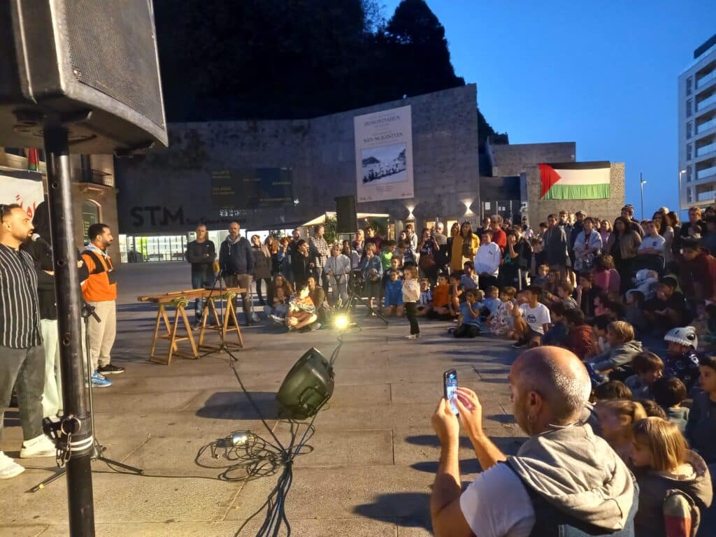 WhatsApp Image 2024 11 06 at 18.24.14 1024x768 - Música en Donostia para recibir a dos familias palestinas y al grupo Sol Band, que inicia una gira por la paz