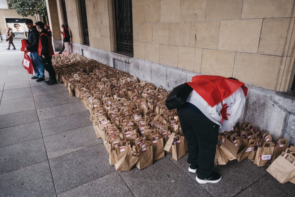 XE4S5404 1024x683 - (Fotos) Sabroso Roscón Solidario de Caritas Gipuzkoa