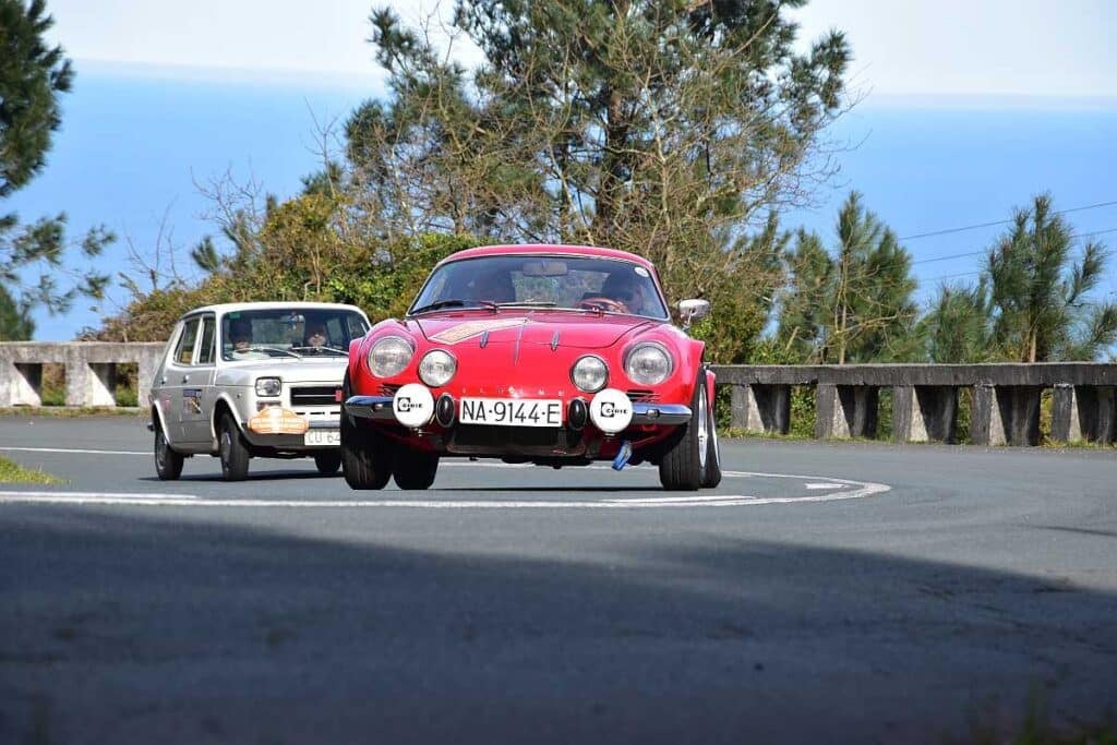 Elegancia 2. Alpine A110 Andres Curto.1Fotografo Inaki Retegi 1024x683 - (Fotos) La Travesía Don Bosco vuelve a concitar el entusiasmo de conductores y público