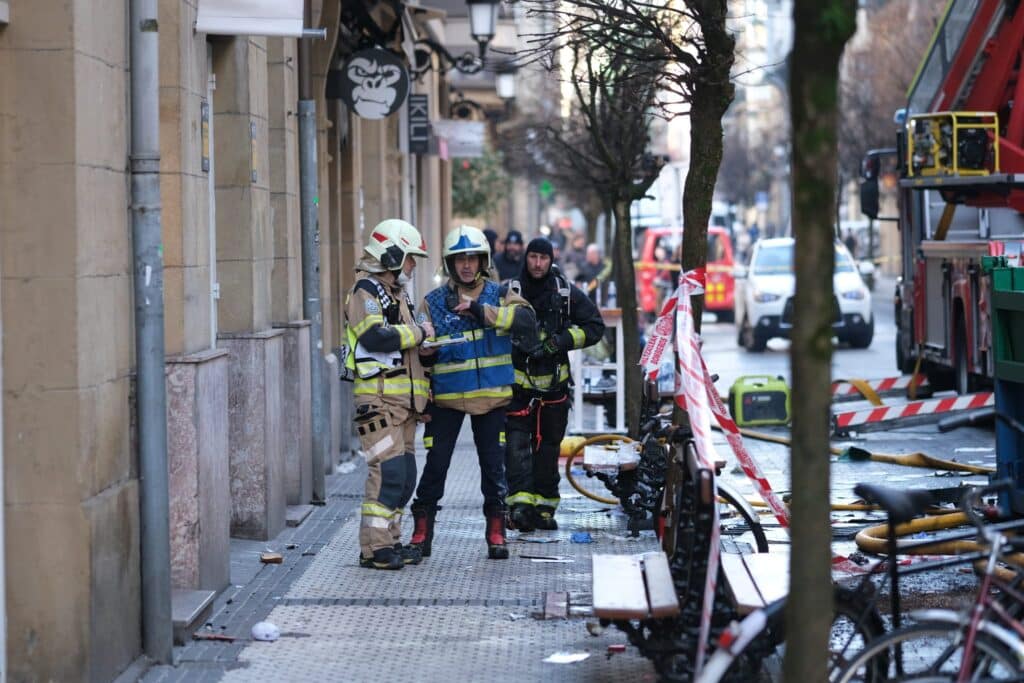 WhatsApp Image 2025 02 06 at 10.22.32 3 1024x683 - (Vídeo y fotos) Como mínimo seis viviendas muy afectadas por el incendio de la calle San Marcial