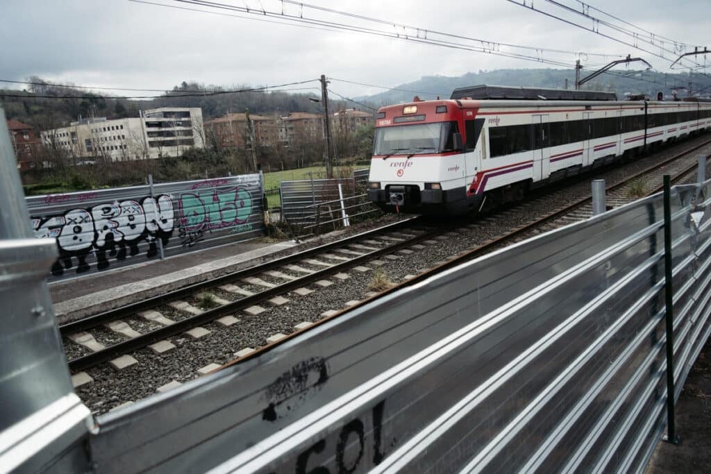 XE4S3975 1024x683 - El vecindario del Camino de Barkaiztegi dice "basta" después de cuatro años de aislamiento