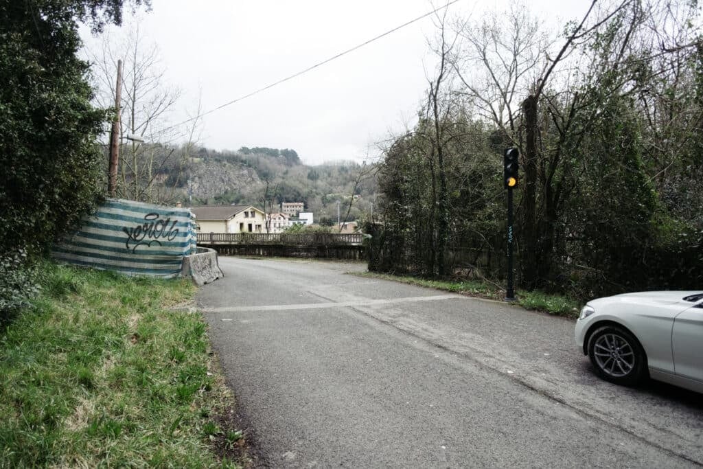 XE4S4039 1024x683 - El vecindario del Camino de Barkaiztegi dice "basta" después de cuatro años de aislamiento